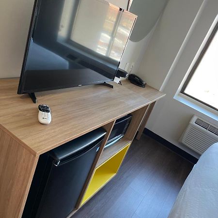 Days Inn & Suites By Wyndham Jamaica Jfk Airport นิวยอร์ก ภายนอก รูปภาพ