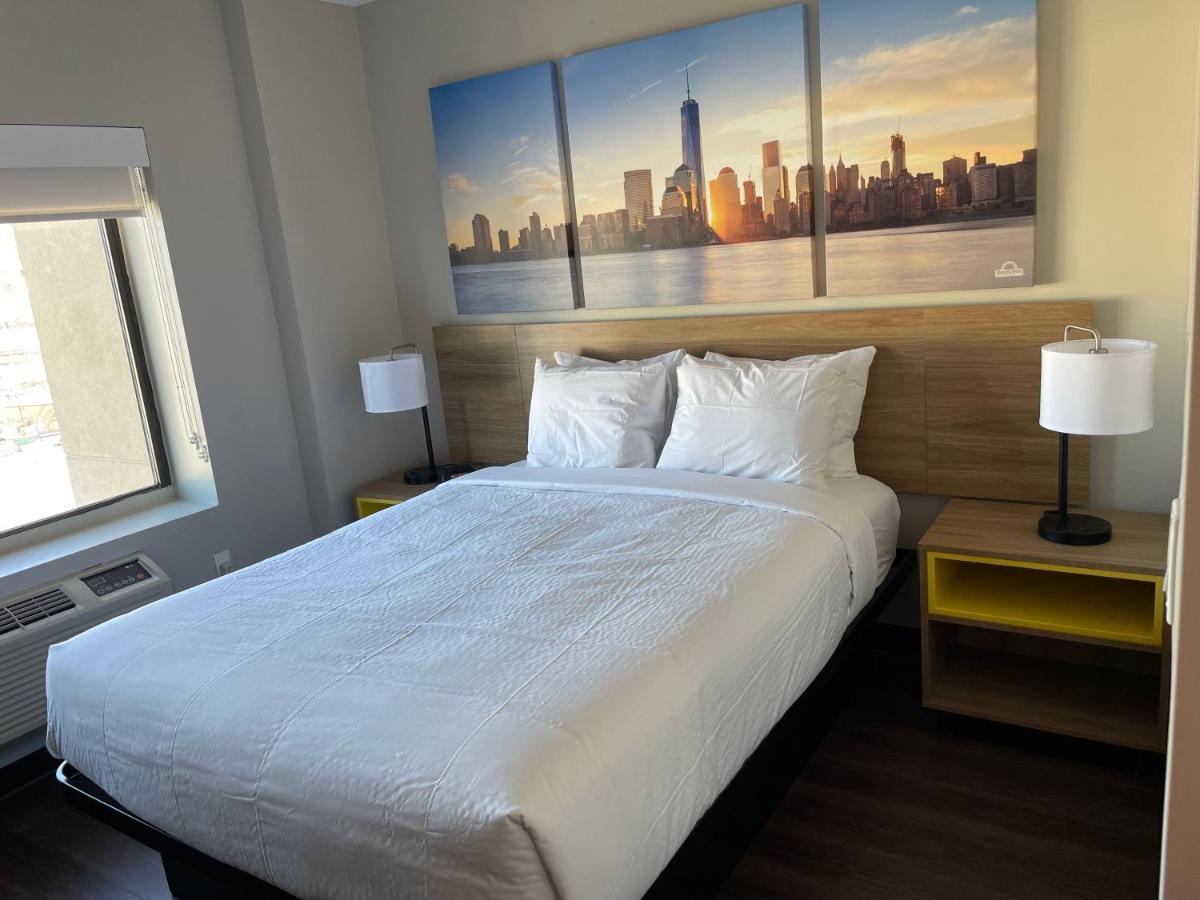 Days Inn & Suites By Wyndham Jamaica Jfk Airport นิวยอร์ก ภายนอก รูปภาพ