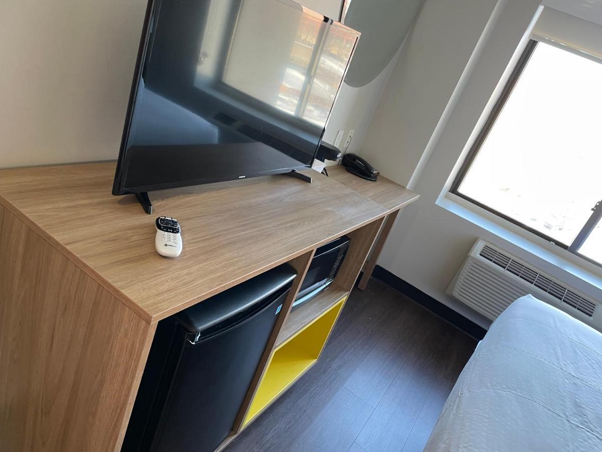 Days Inn & Suites By Wyndham Jamaica Jfk Airport นิวยอร์ก ภายนอก รูปภาพ