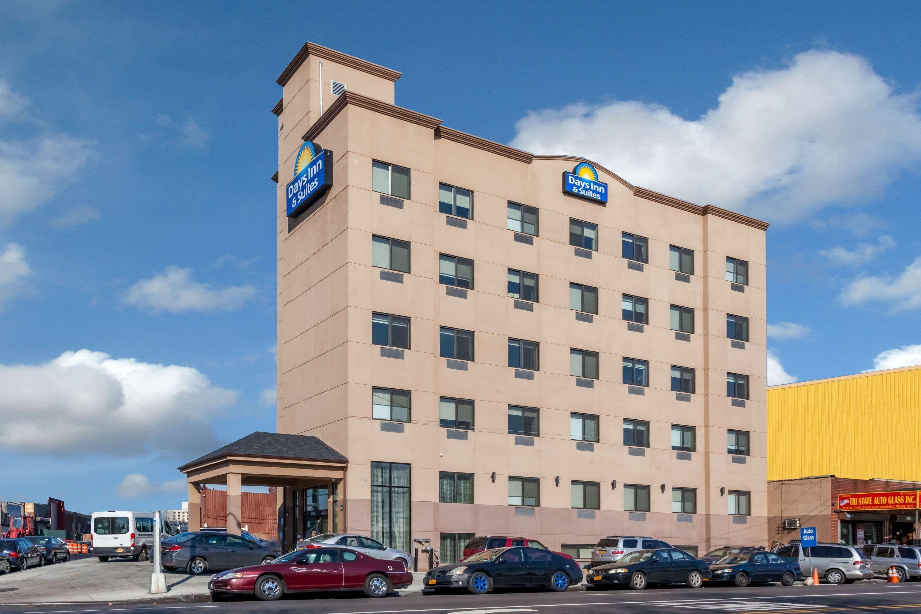 Days Inn & Suites By Wyndham Jamaica Jfk Airport นิวยอร์ก ภายนอก รูปภาพ