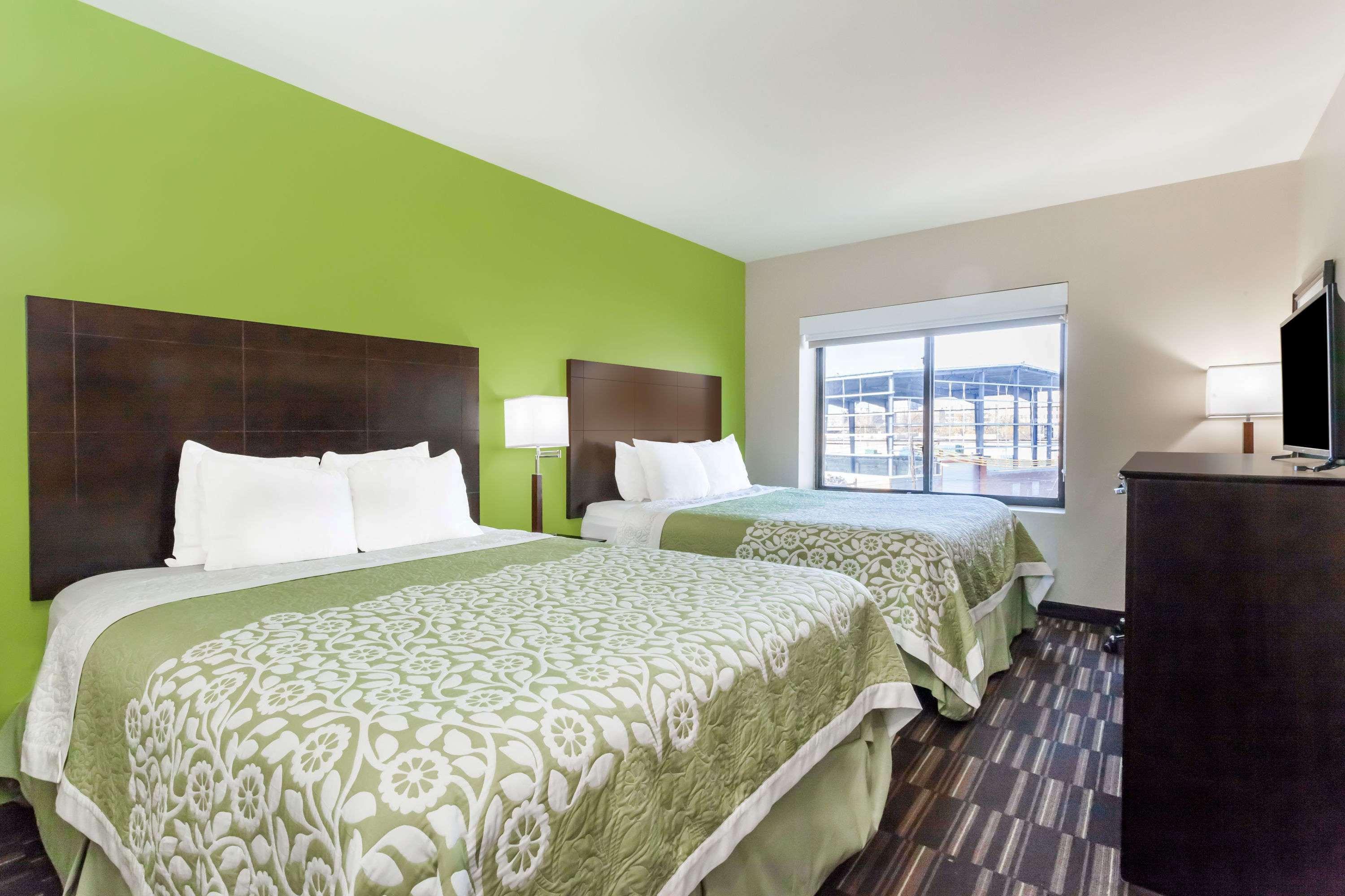 Days Inn & Suites By Wyndham Jamaica Jfk Airport นิวยอร์ก ภายนอก รูปภาพ