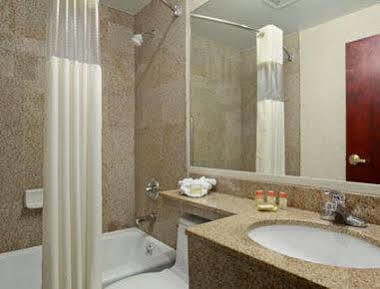 Days Inn & Suites By Wyndham Jamaica Jfk Airport นิวยอร์ก ภายนอก รูปภาพ